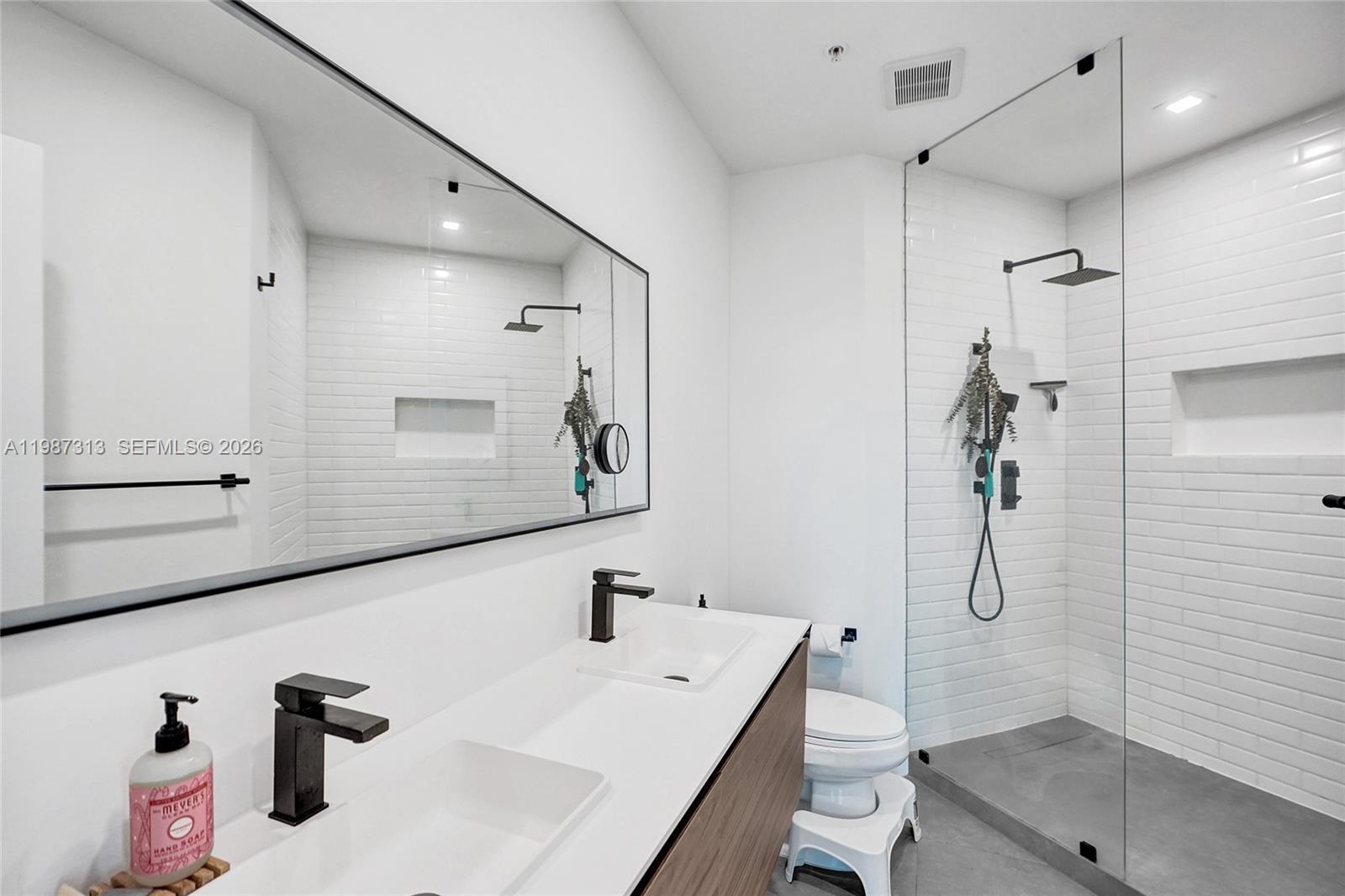 QUANTUM ON THE BAY CONDO - Residential