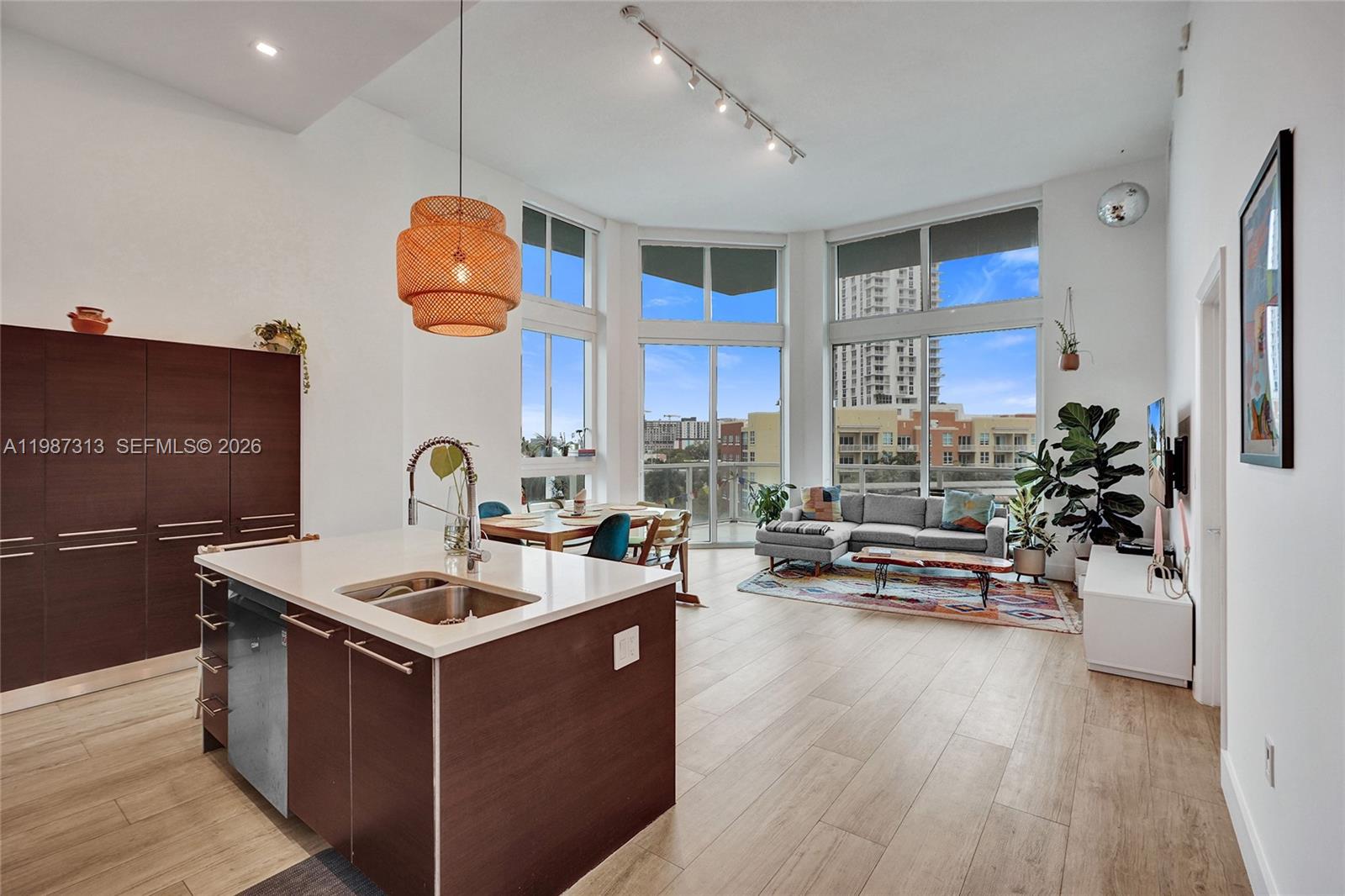 QUANTUM ON THE BAY CONDO - Residential