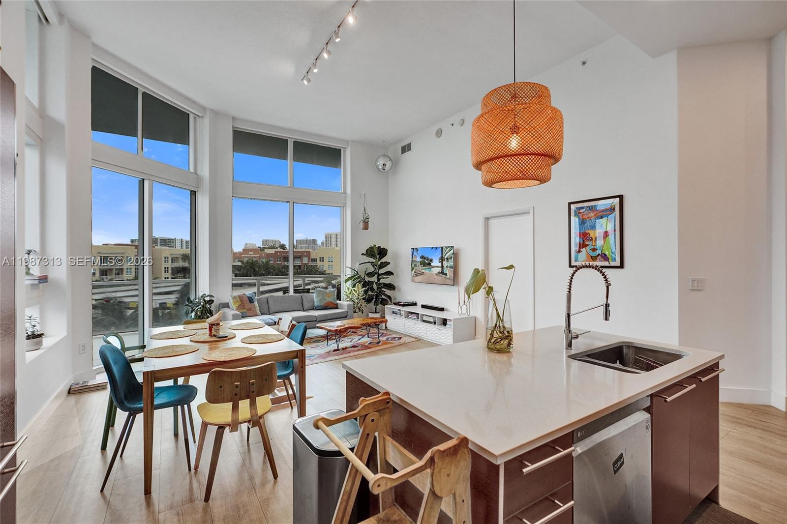 QUANTUM ON THE BAY CONDO - Residential