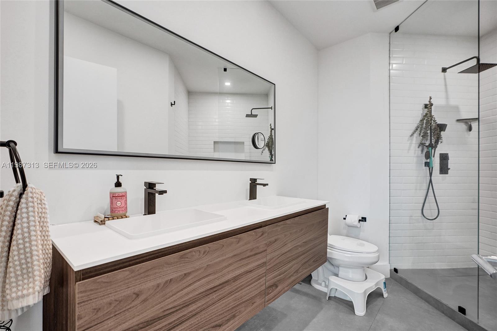 QUANTUM ON THE BAY CONDO - Residential