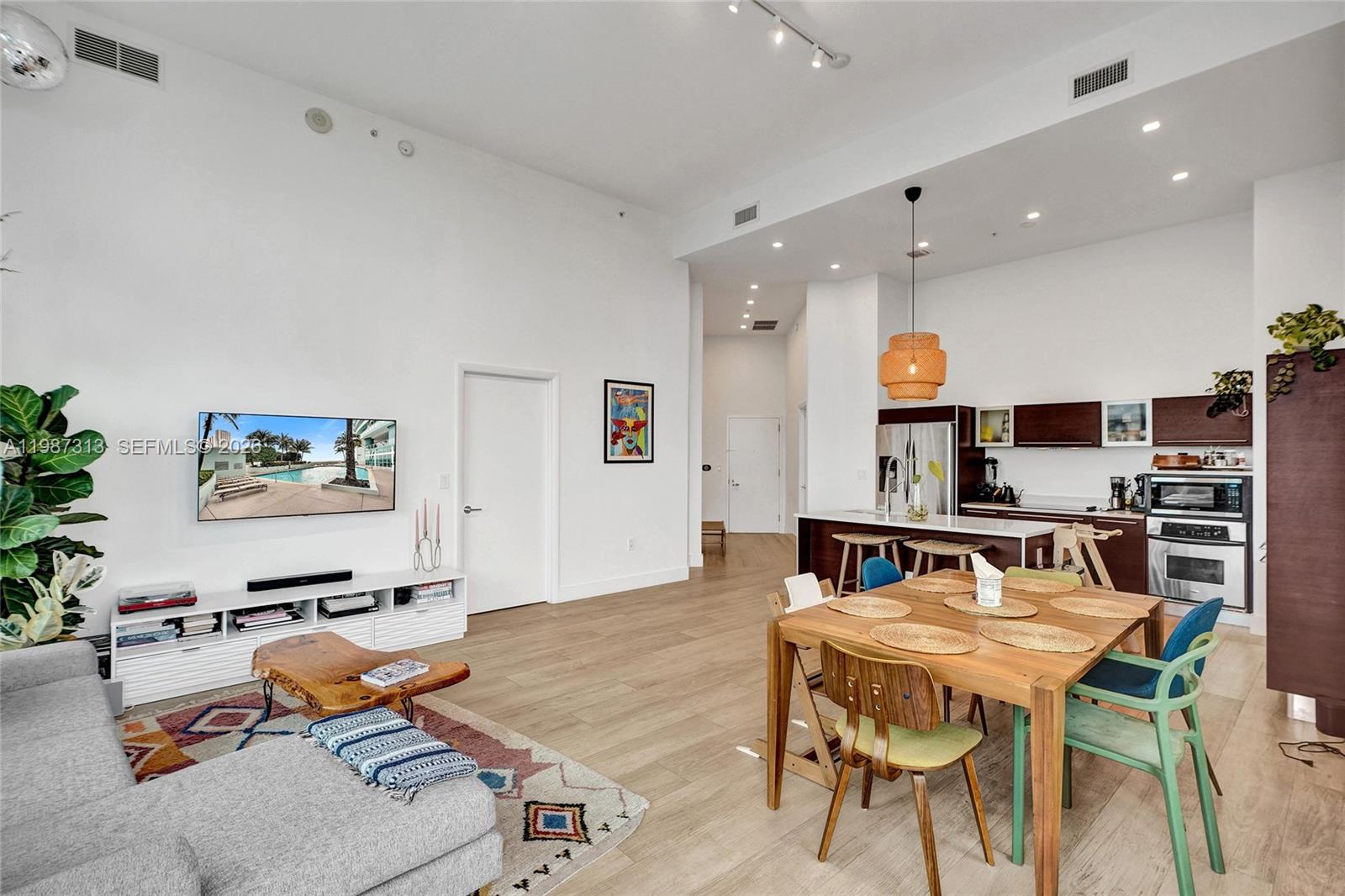 QUANTUM ON THE BAY CONDO - Residential