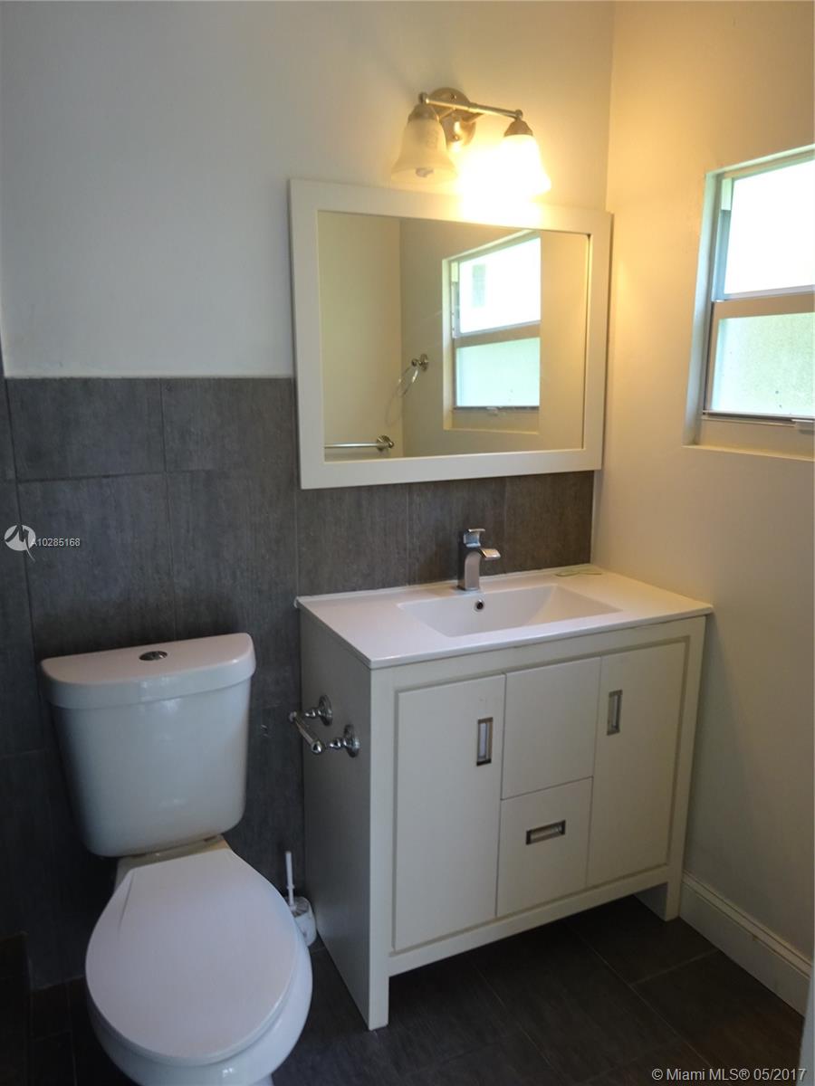 BEACH PLAZA - Residential Lease