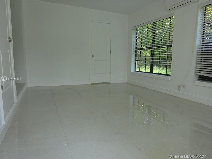 TOTALLY REMODELED EFFICIENCY FEATURING NEW PORCELAIN FLOORS, NEW KITCHEN AND NEW HIGH END BATHROOM. HOUSE IS FENCED, GREAT NORTH MIAMI BEACH LOCATION NEAR HIGHWAYS, SHOPS AND MORE. ELECTRICITY AND WATER INCLUDED IN RENT. EASY TO SHOW.