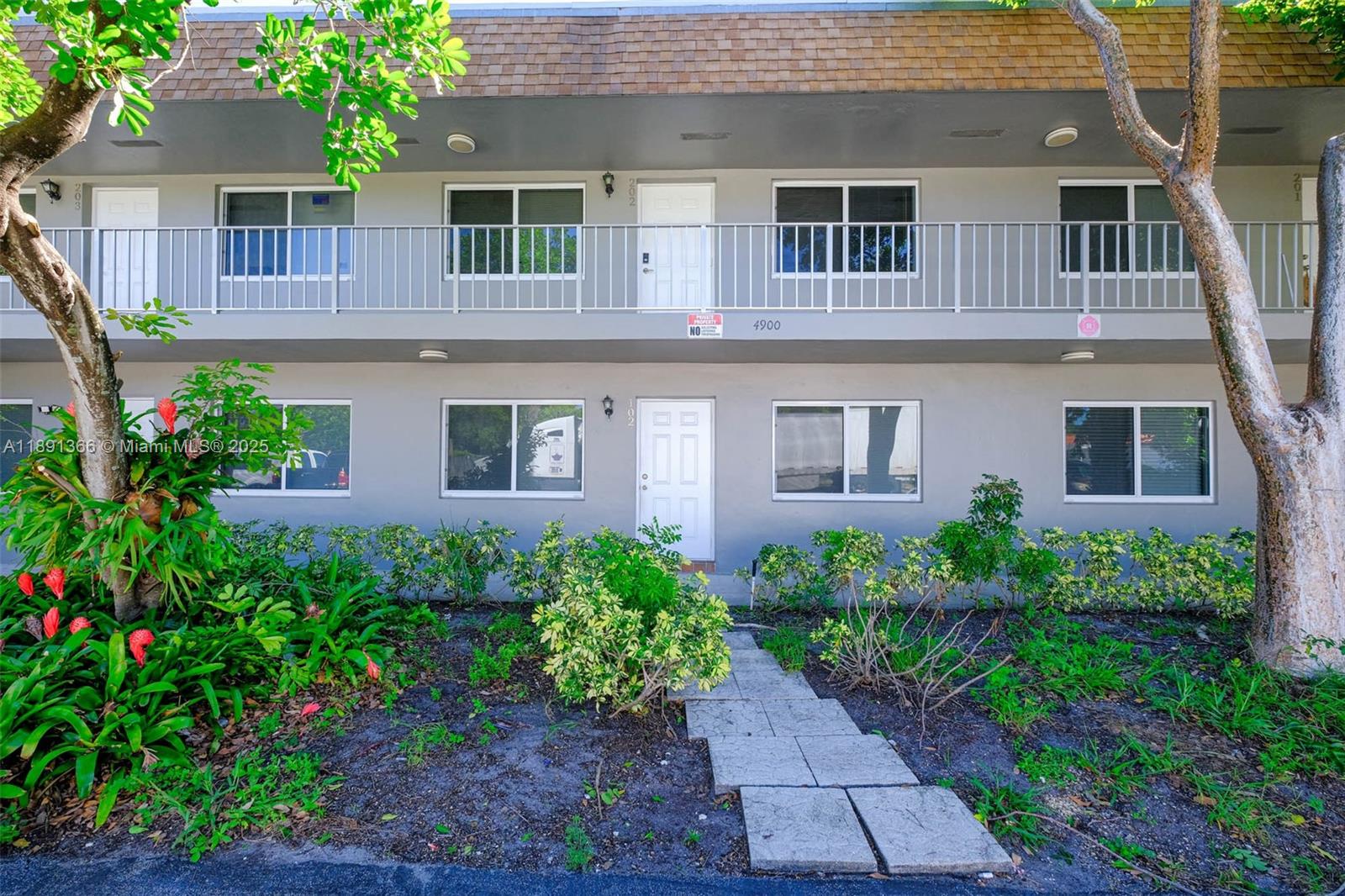 Casaranda is a 2-story boutique apartment building located in Ft Lauderdale, FL. Built in 1973 the property consists of six units: 4 1BR/1BA units and 2 2BR/1.5BA units. Casaranda is ideally positioned just seconds from the I-95 ramp, offering excellent access to major employment centers throughout South Florida.
Post acquisition, current owner has made several improvements. One unit has been fully renovated with large floor tiles, SS appliances, white shaker cabinets, granite countertops, LED lighting, and a modernized bathroom. All units feature stone countertops, newer kitchen cabinetry, full kitchens with dishwashers, and central A/C.
Additional property features include impact windows, a recently painted exterior, 2 updated HVAC systems, onsite security cameras, and a laundry room.
