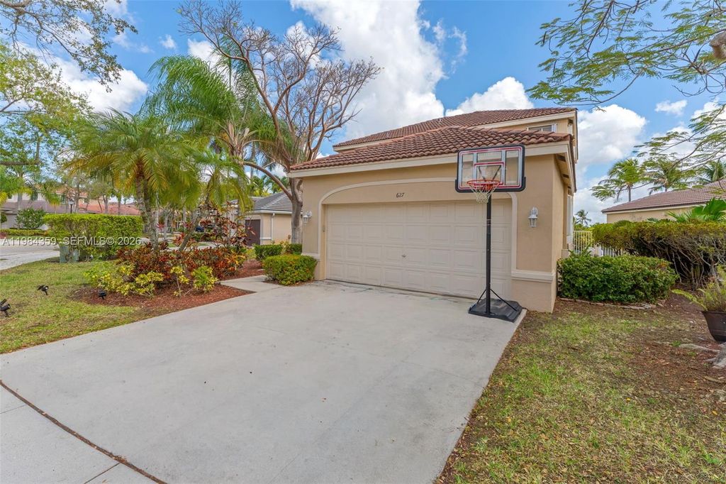 Photo of 627 Willow Bend Rd, Weston, FL 33327 (MLS # A11984359)