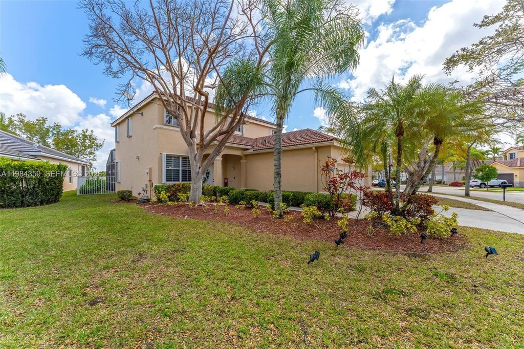 Photo of 627 Willow Bend Rd, Weston, FL 33327 (MLS # A11984359)