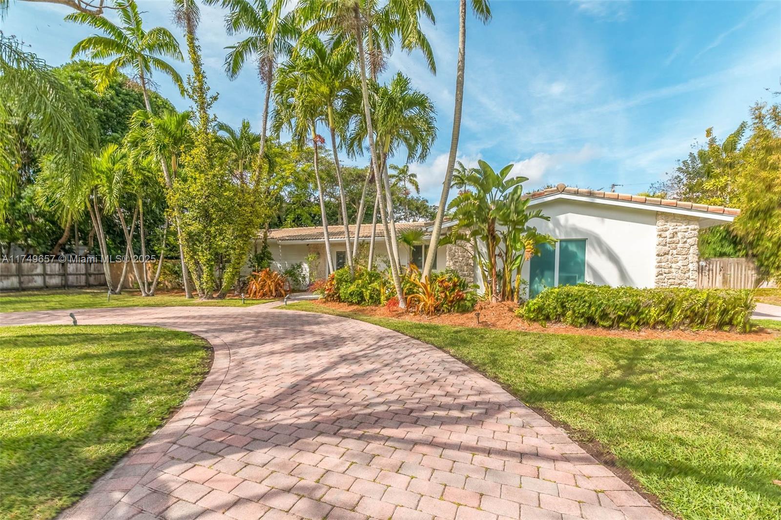 7405 Sw 132nd St, Pinecrest, Miami-Dade County, Florida - 4 Bedrooms  
3 Bathrooms - 