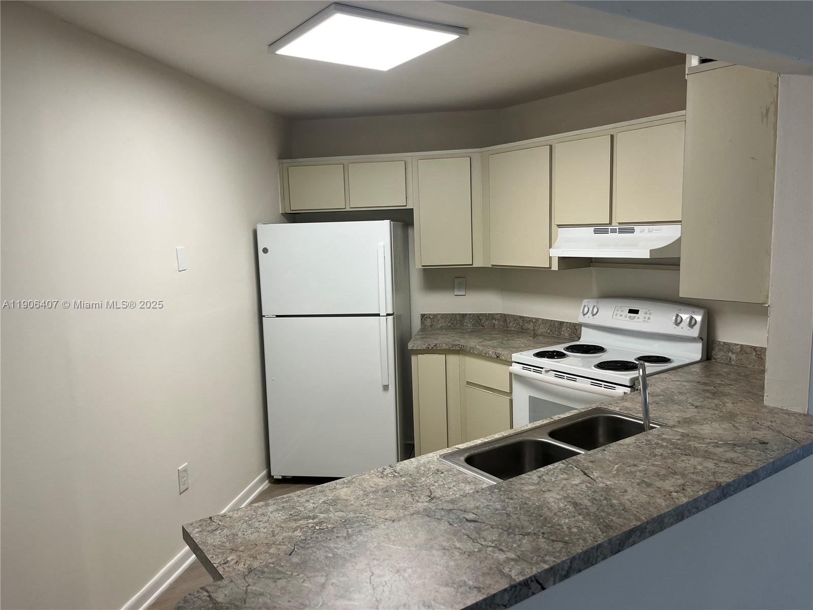 BLEAU FONTAINE CONDO #ONE - Residential Lease