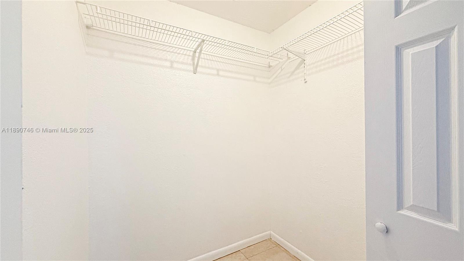 CONDADO REAL CONDO - Residential