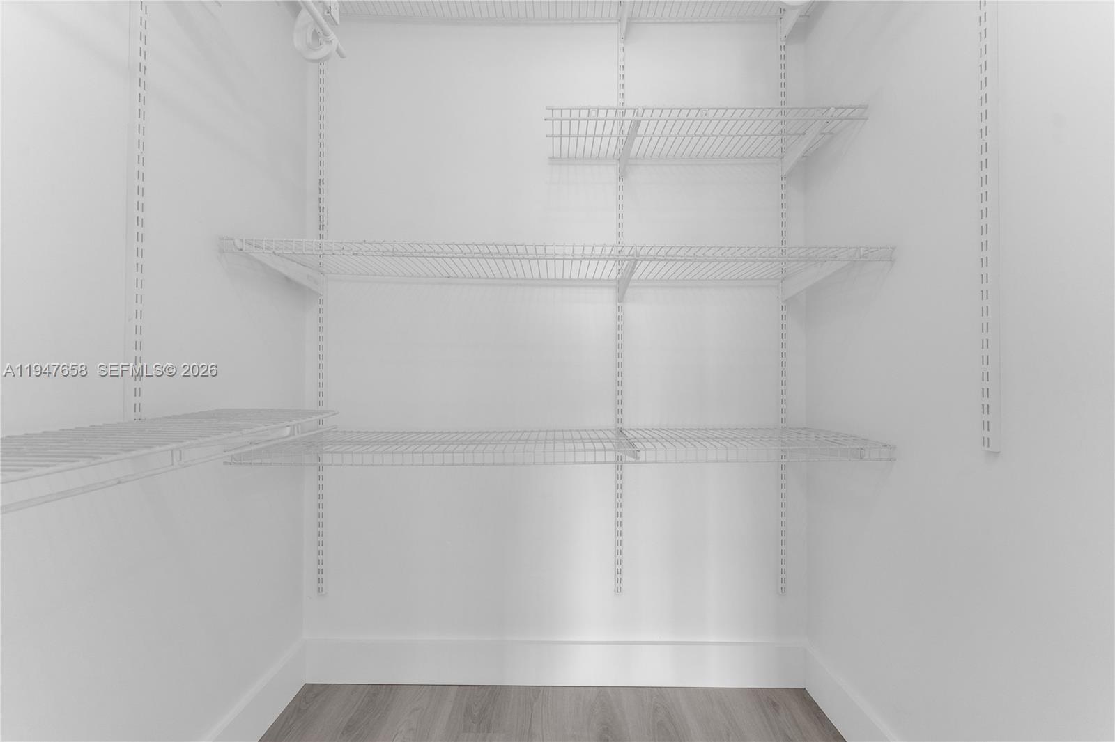 LAKESHORE AT UNIVERSITY P - Residential