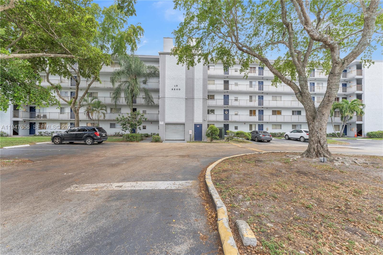 LAKESHORE AT UNIVERSITY P - Residential