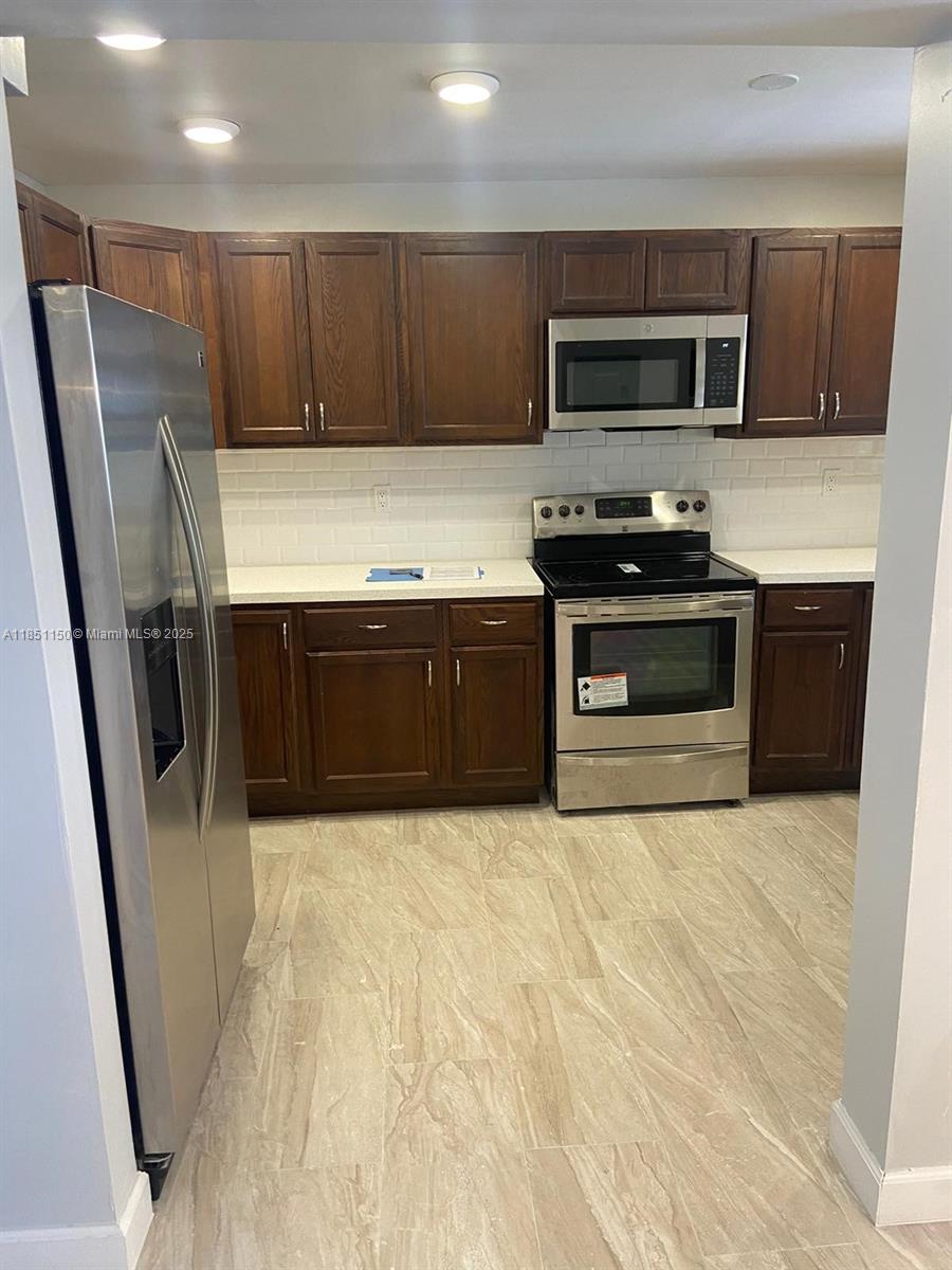 1111 NW 19th Ave 204