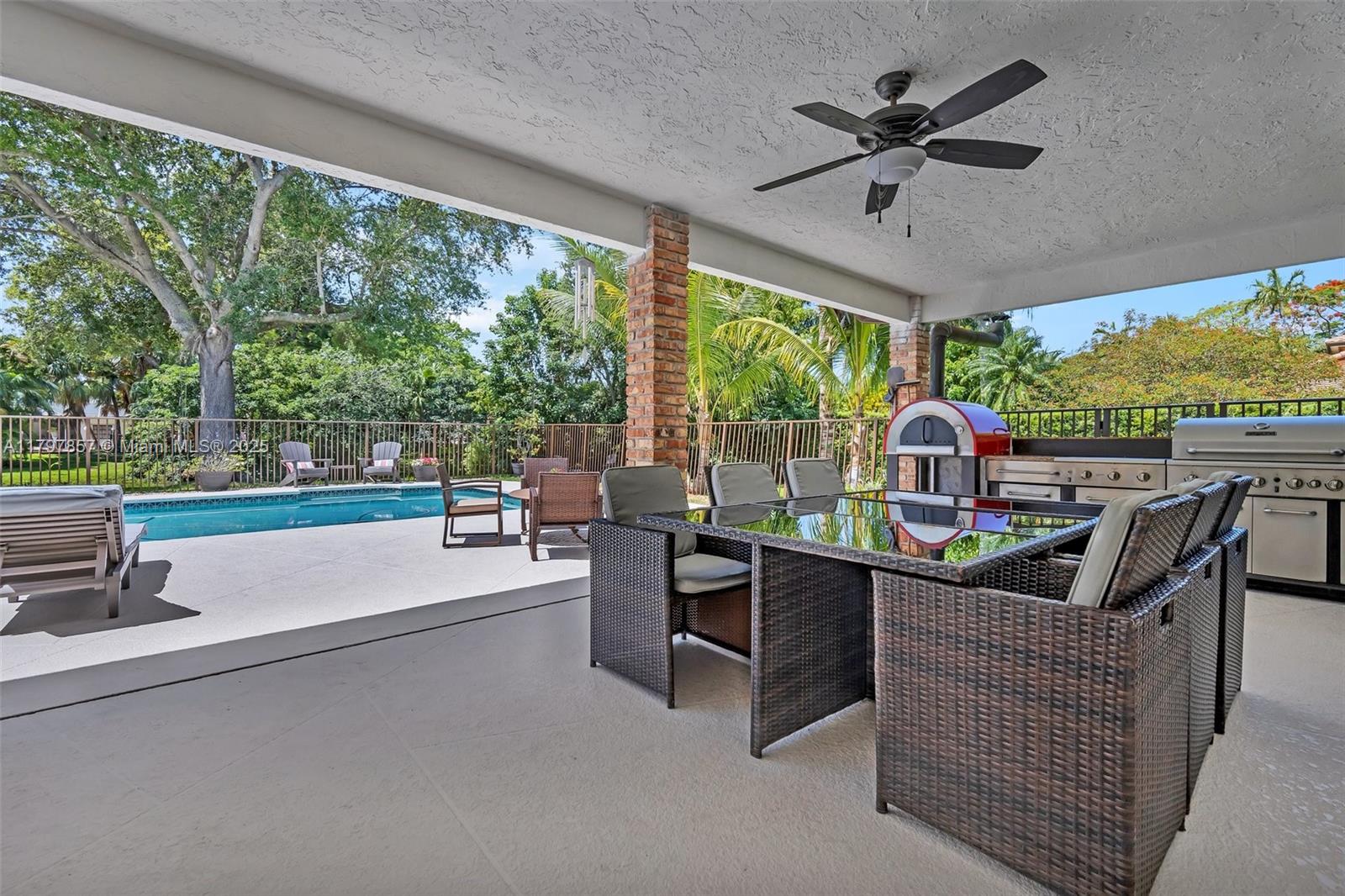 LAUREL OAKS EAST - Residential