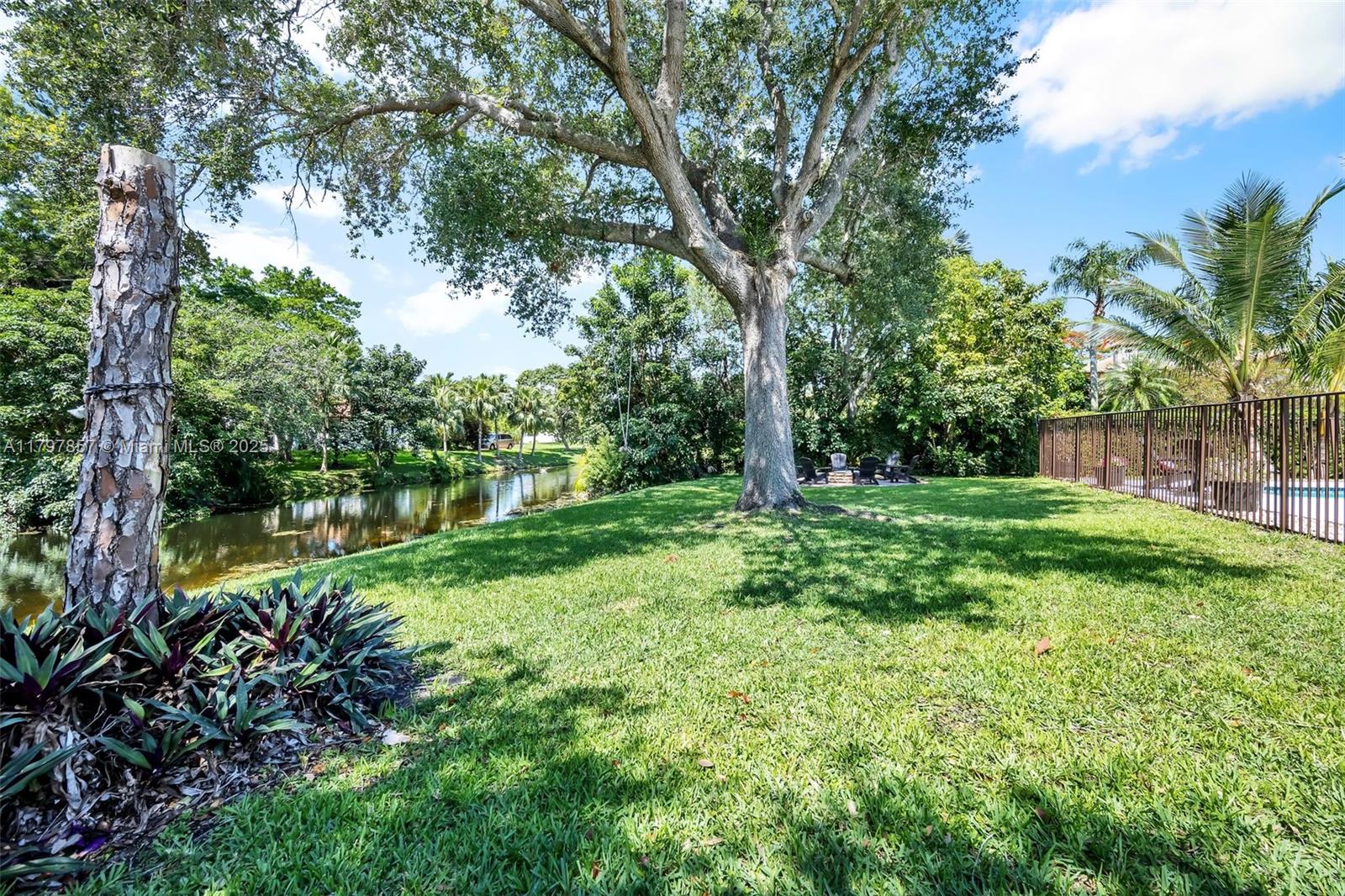 LAUREL OAKS EAST - Residential