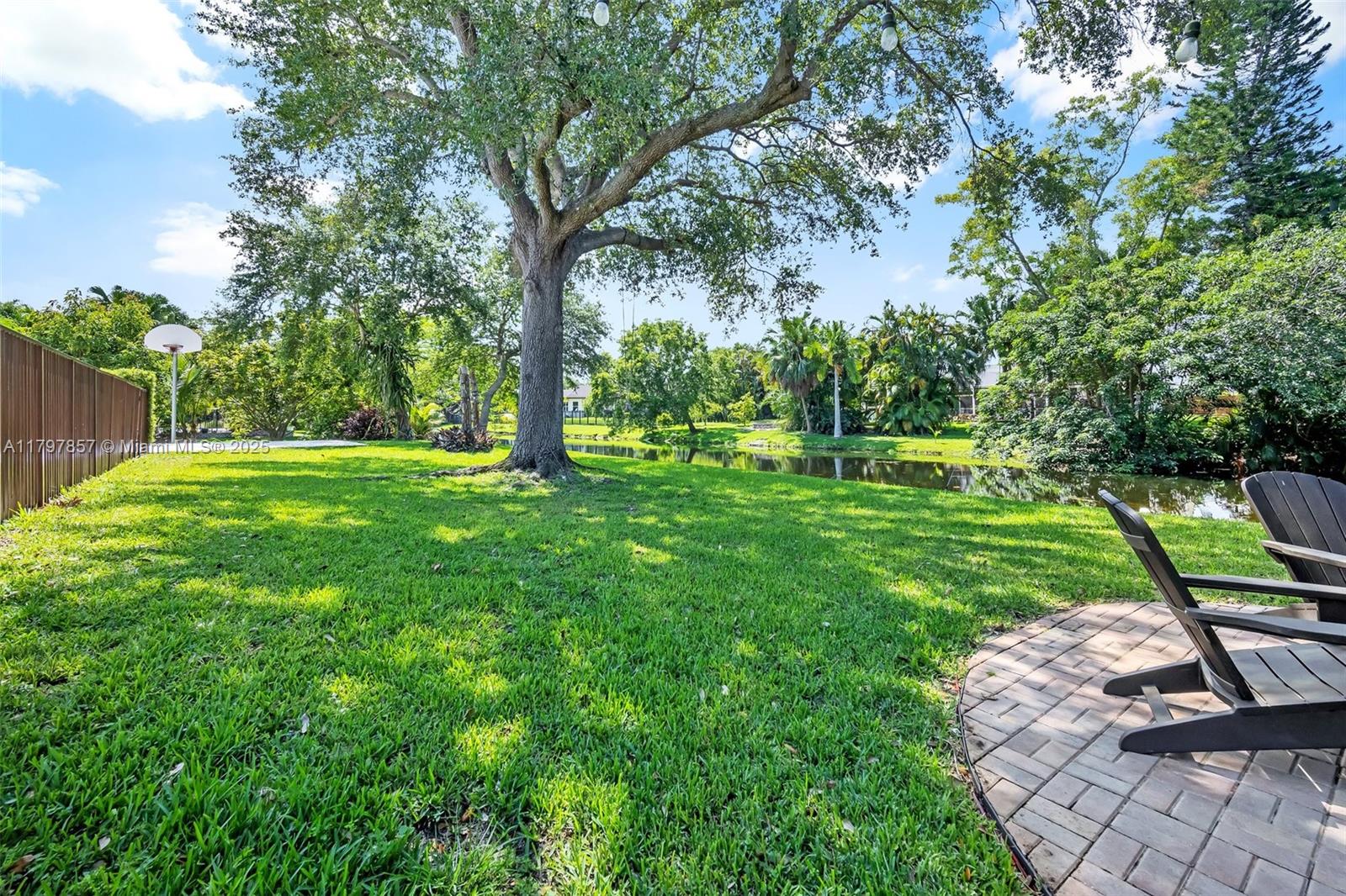 LAUREL OAKS EAST - Residential