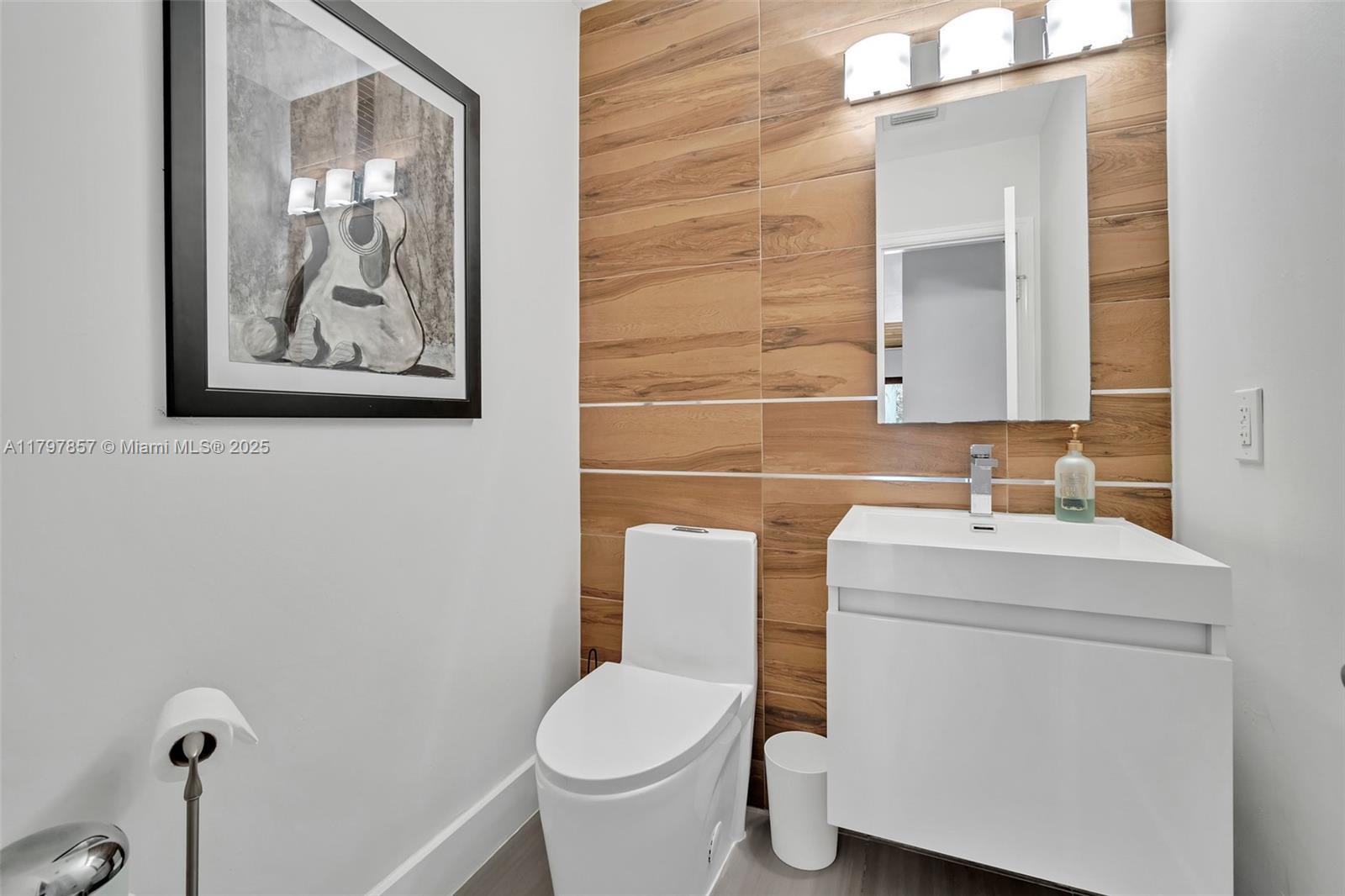 LAUREL OAKS EAST - Residential