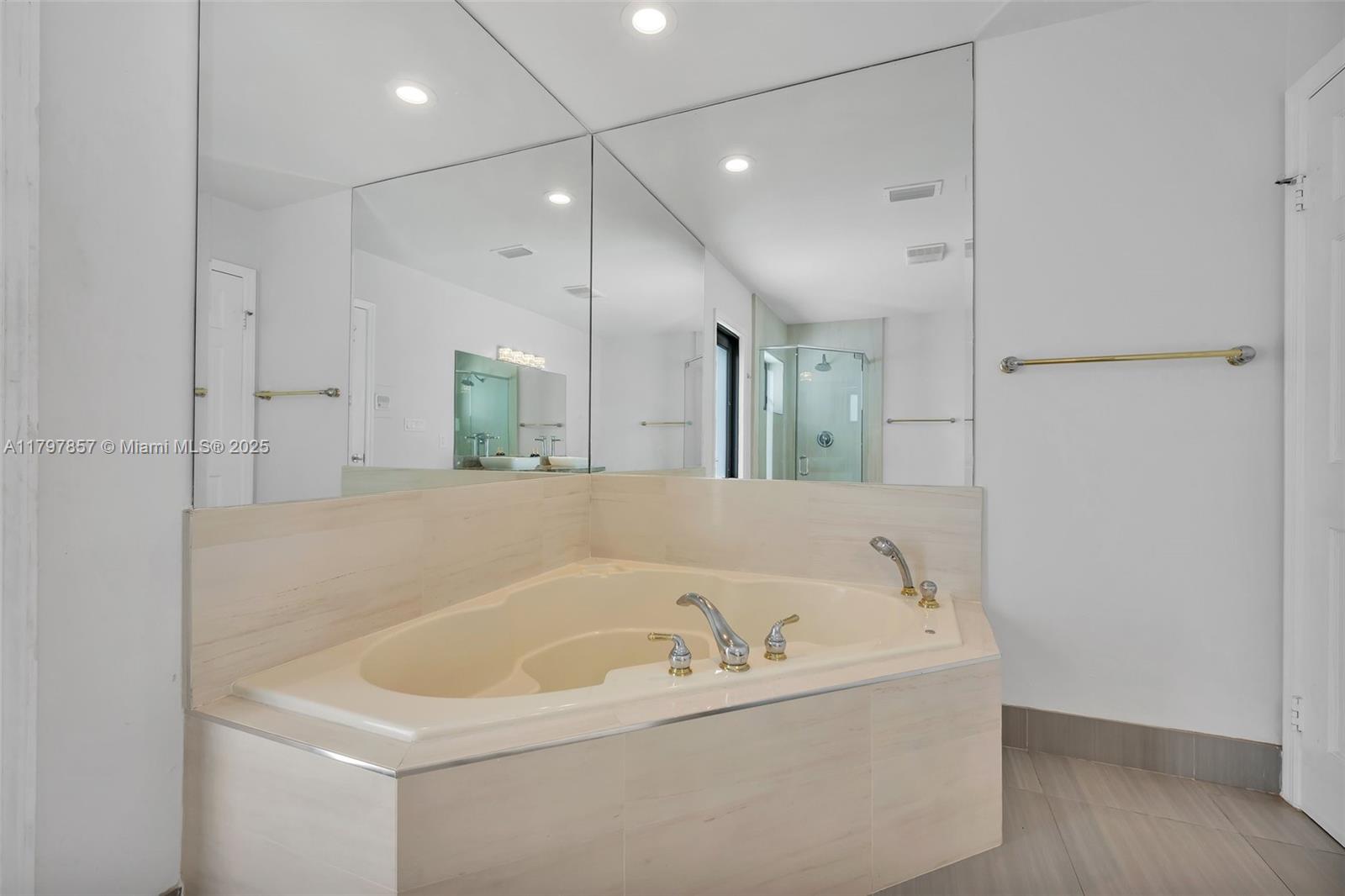 LAUREL OAKS EAST - Residential