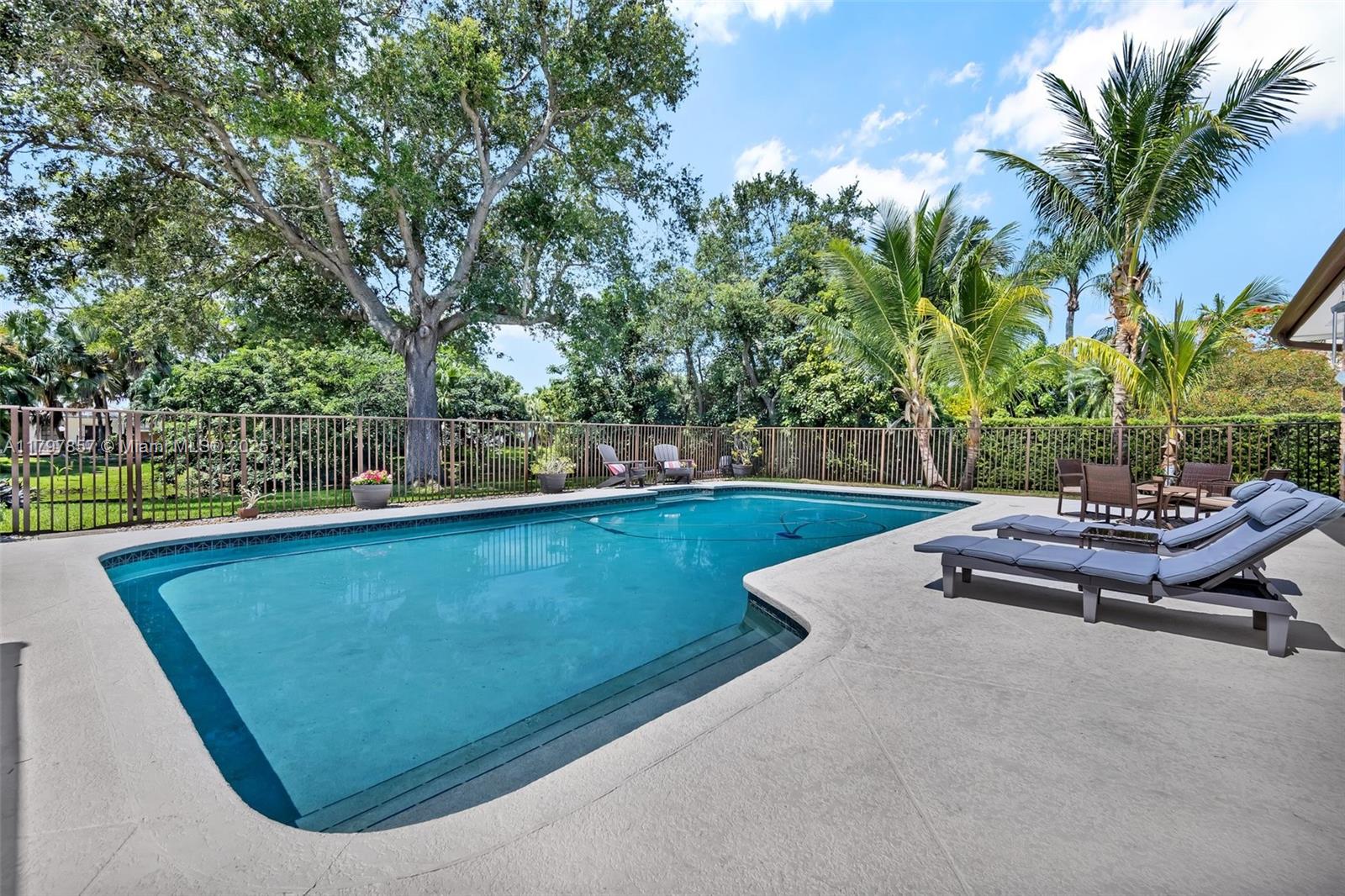 LAUREL OAKS EAST - Residential