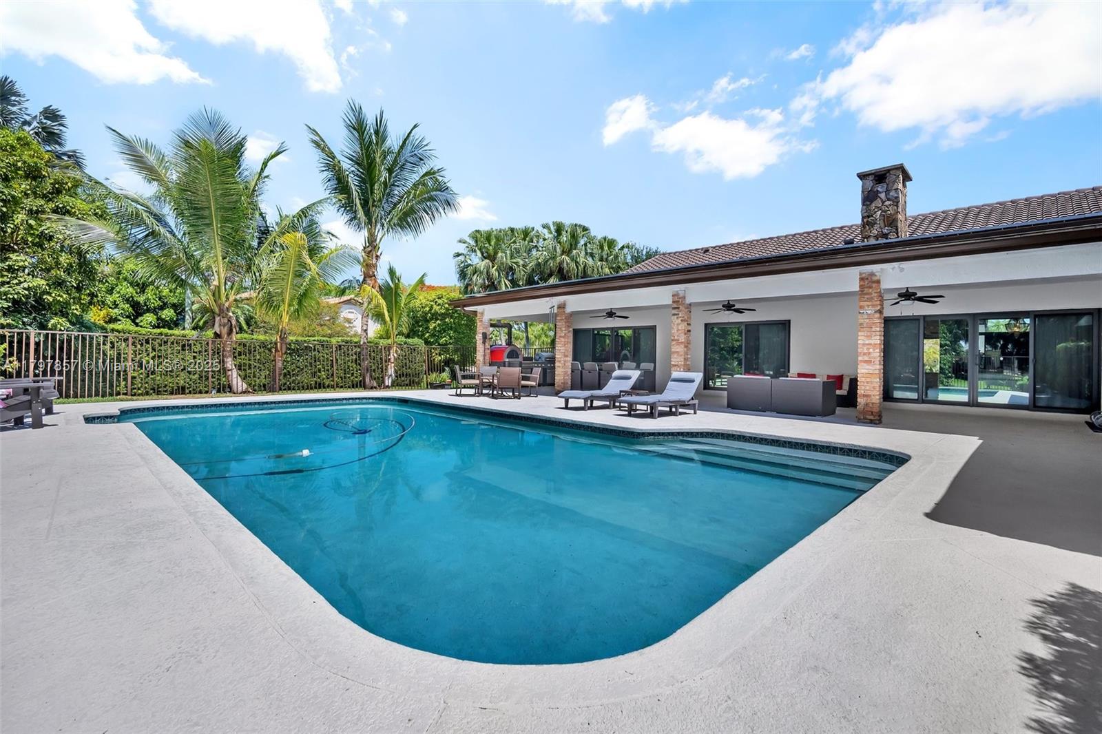 LAUREL OAKS EAST - Residential