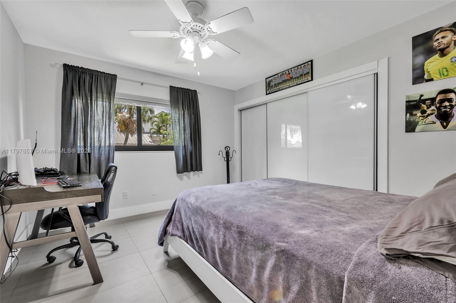 LAUREL OAKS EAST - Residential