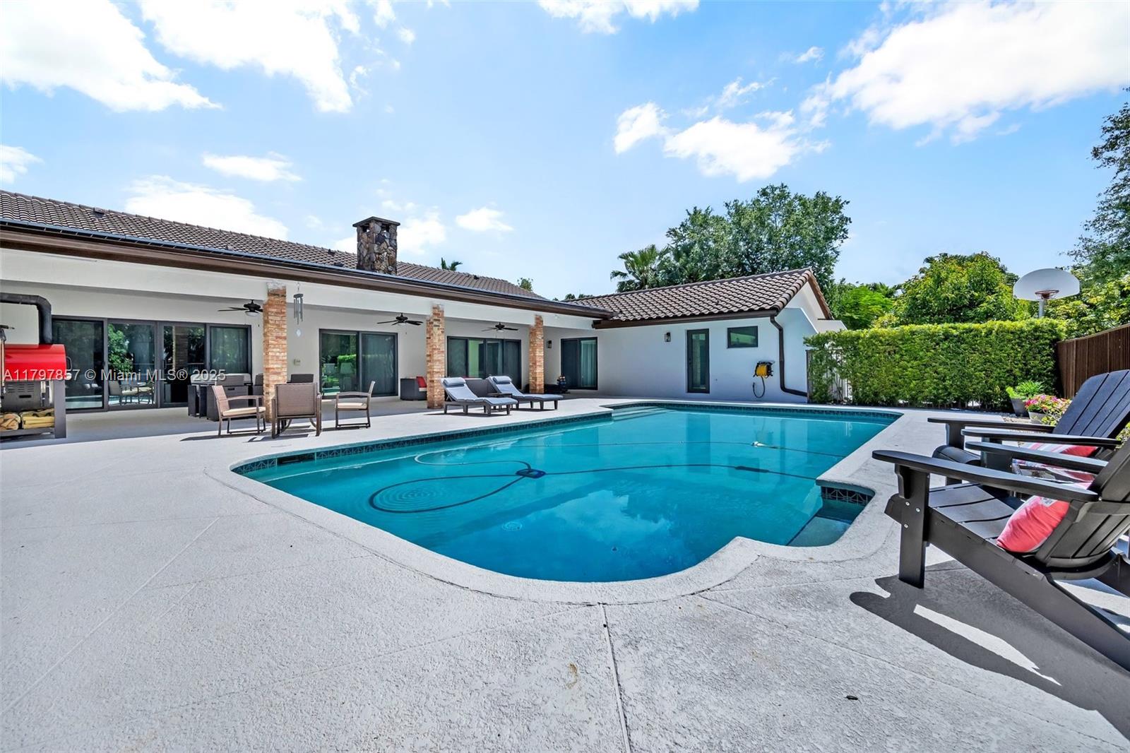 LAUREL OAKS EAST - Residential