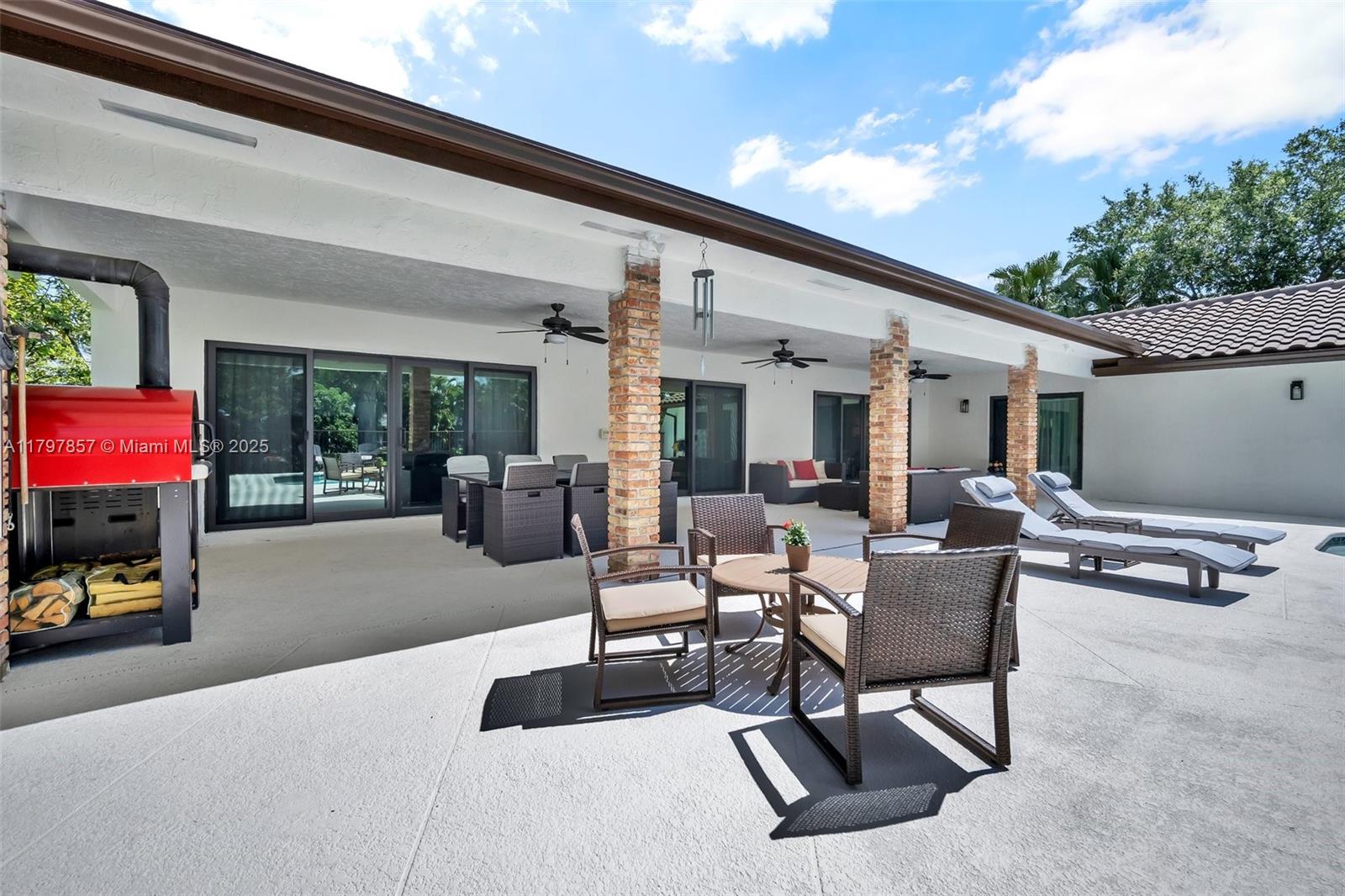 LAUREL OAKS EAST - Residential