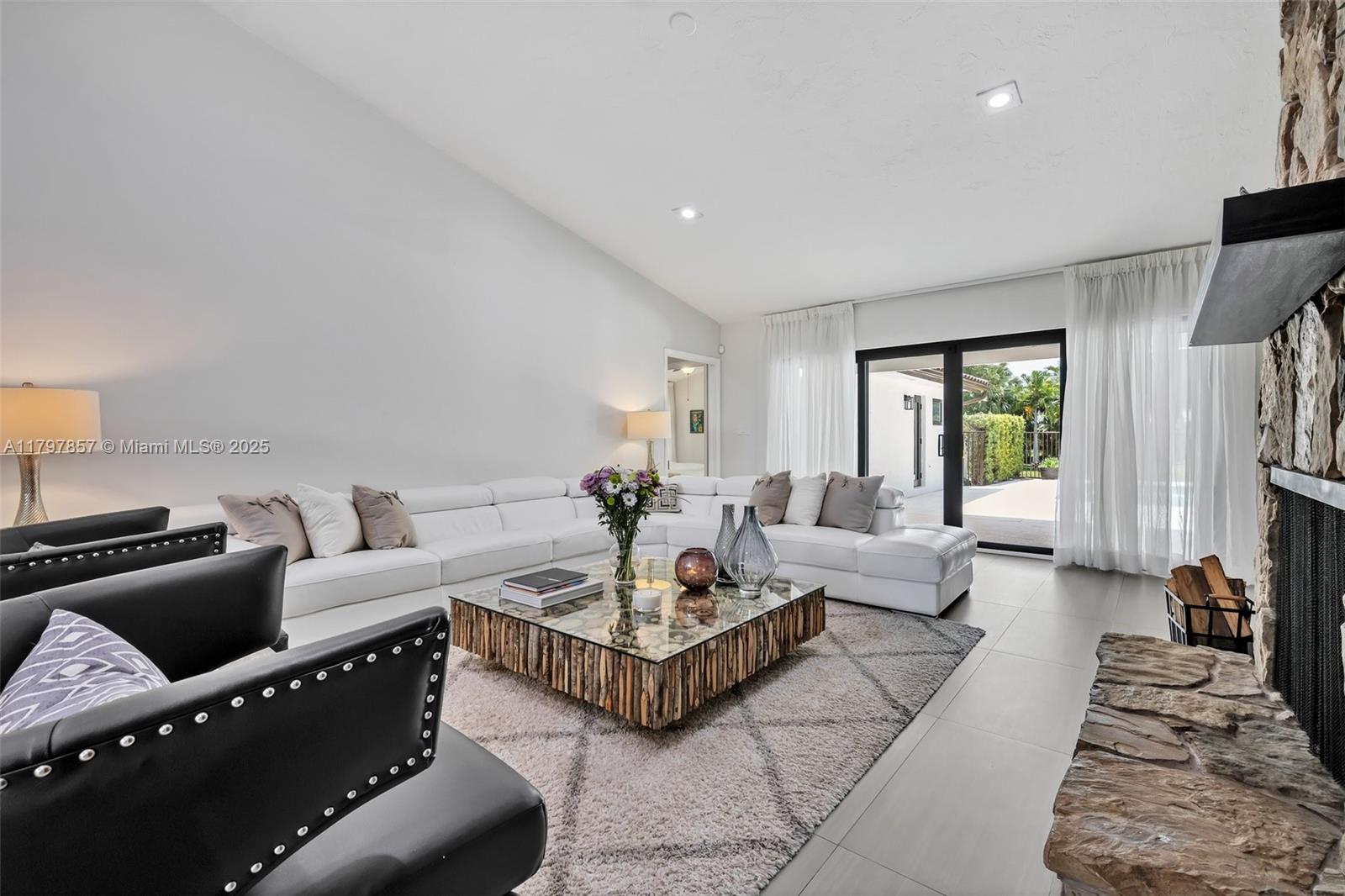 LAUREL OAKS EAST - Residential