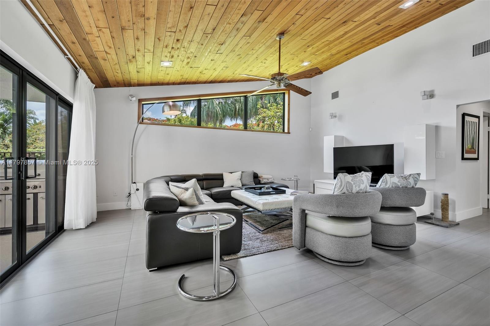 LAUREL OAKS EAST - Residential