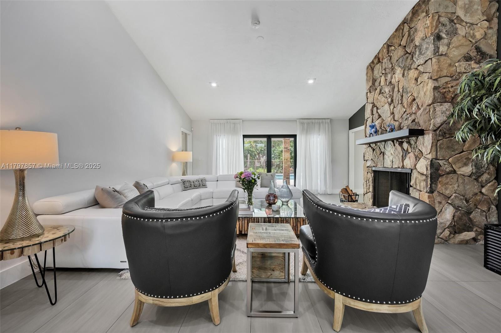 LAUREL OAKS EAST - Residential