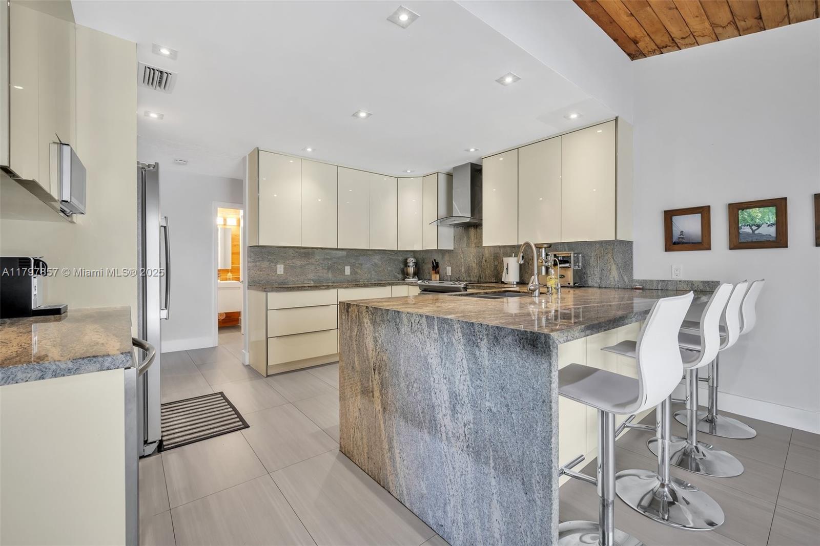 LAUREL OAKS EAST - Residential