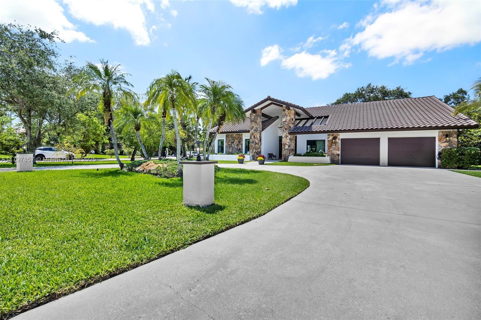 LAUREL OAKS EAST - Residential