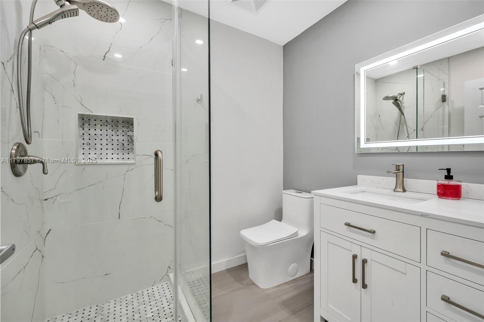 LAUREL OAKS EAST - Residential