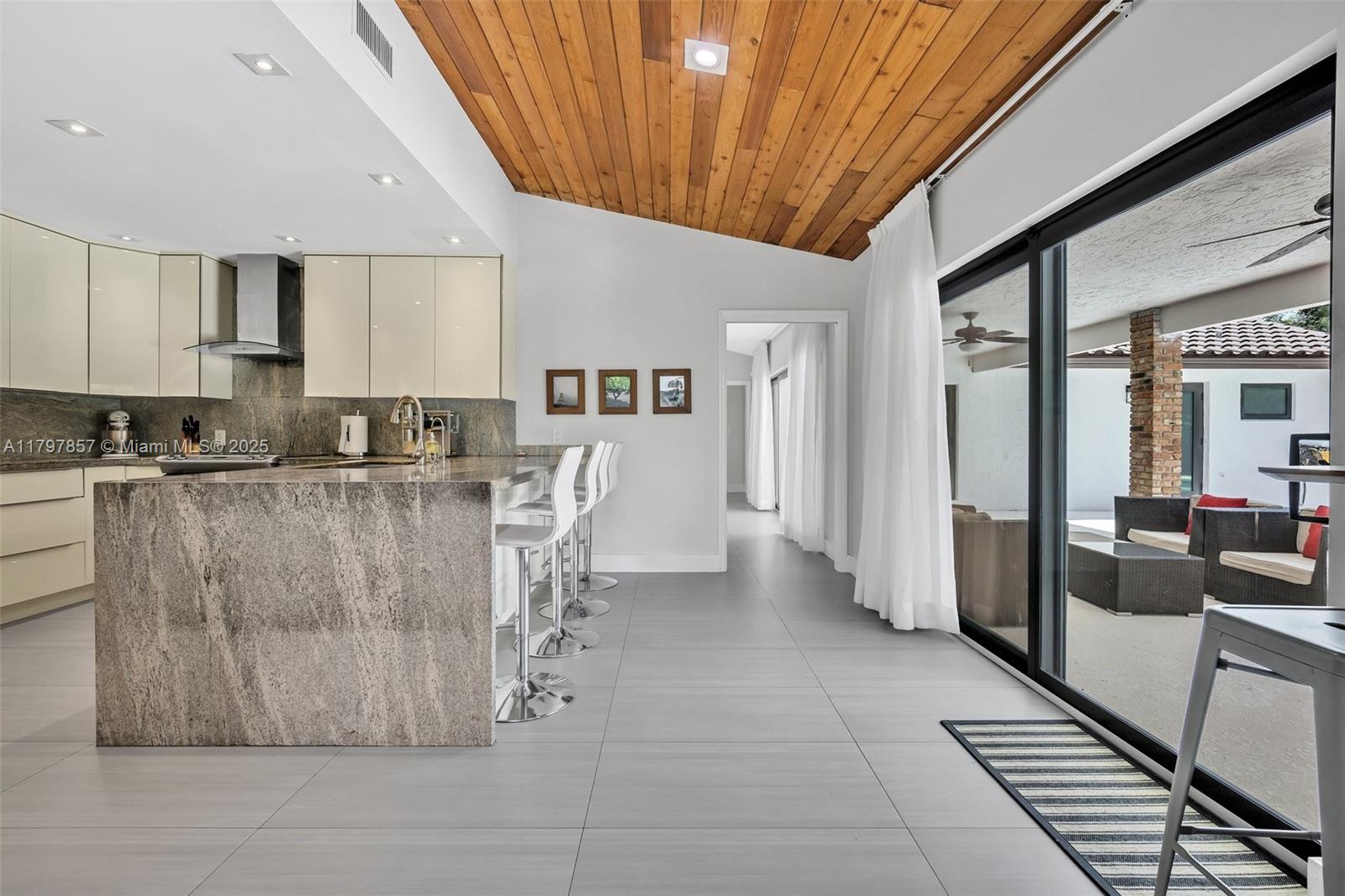 LAUREL OAKS EAST - Residential