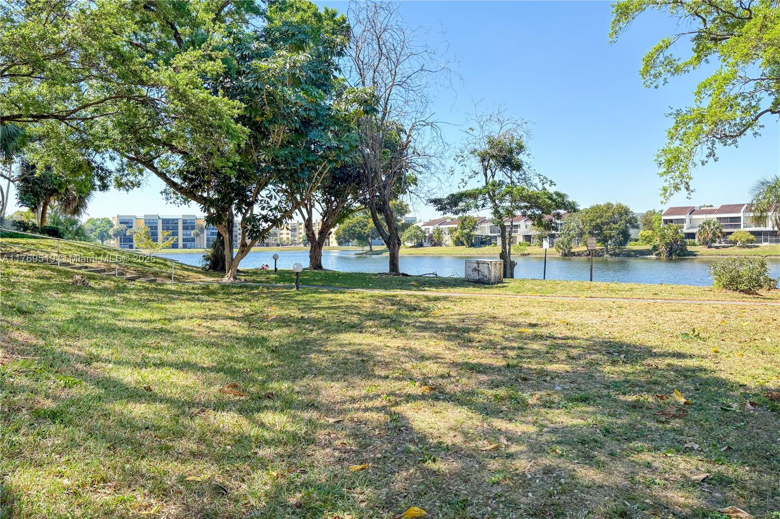 LAKES OF INVERRARY CONDO - Residential