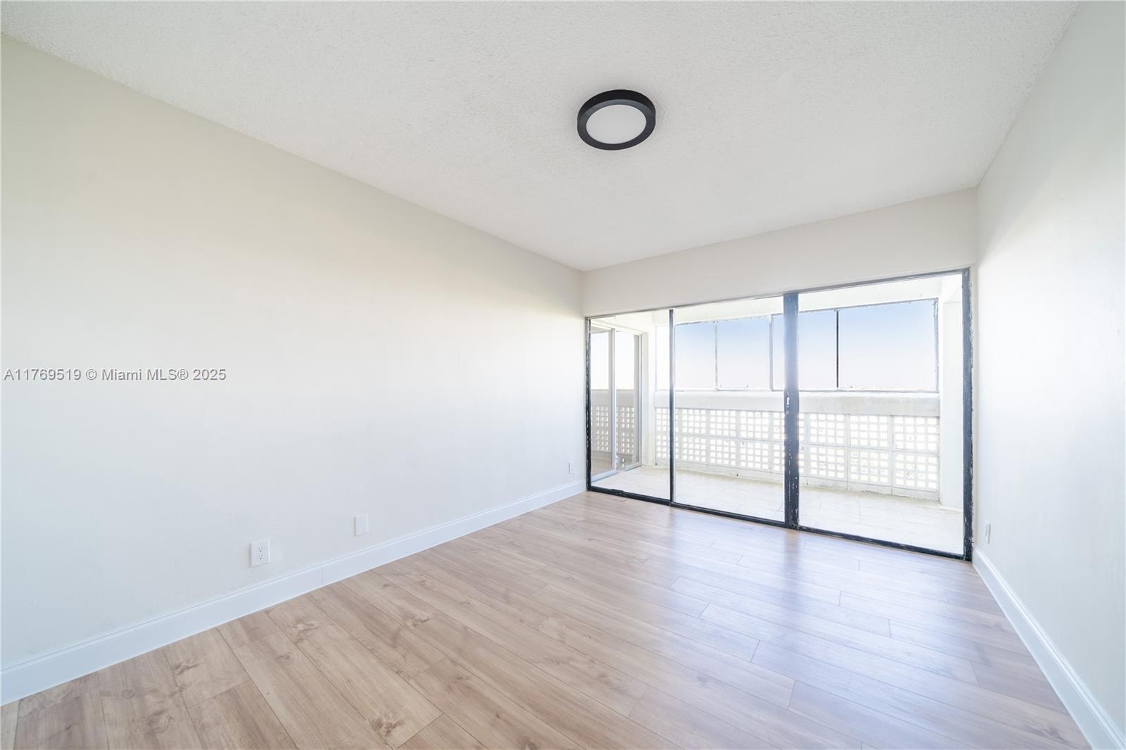 LAKES OF INVERRARY CONDO - Residential