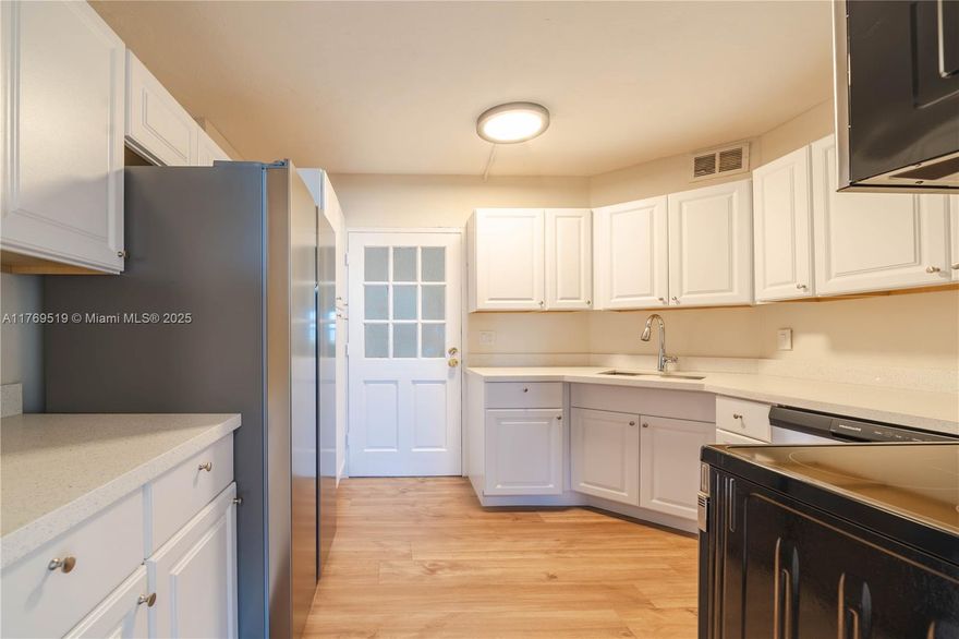 Major Price Reduction,Seller Motivated!Modern and move-in ready! This beautifully renovated 2-bedroom, 2-bath condo on the 8th floor offers stunning views, a bright open layout, and updated finishes throughout. Features include a stylish kitchen with stainless steel appliances, spacious bedrooms, upgraded bathrooms, and a private balcony to enjoy the skyline.Don’t miss this one!