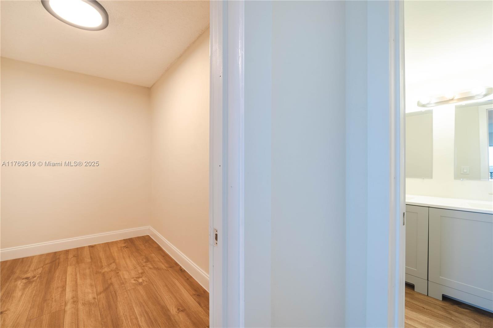 LAKES OF INVERRARY CONDO - Residential