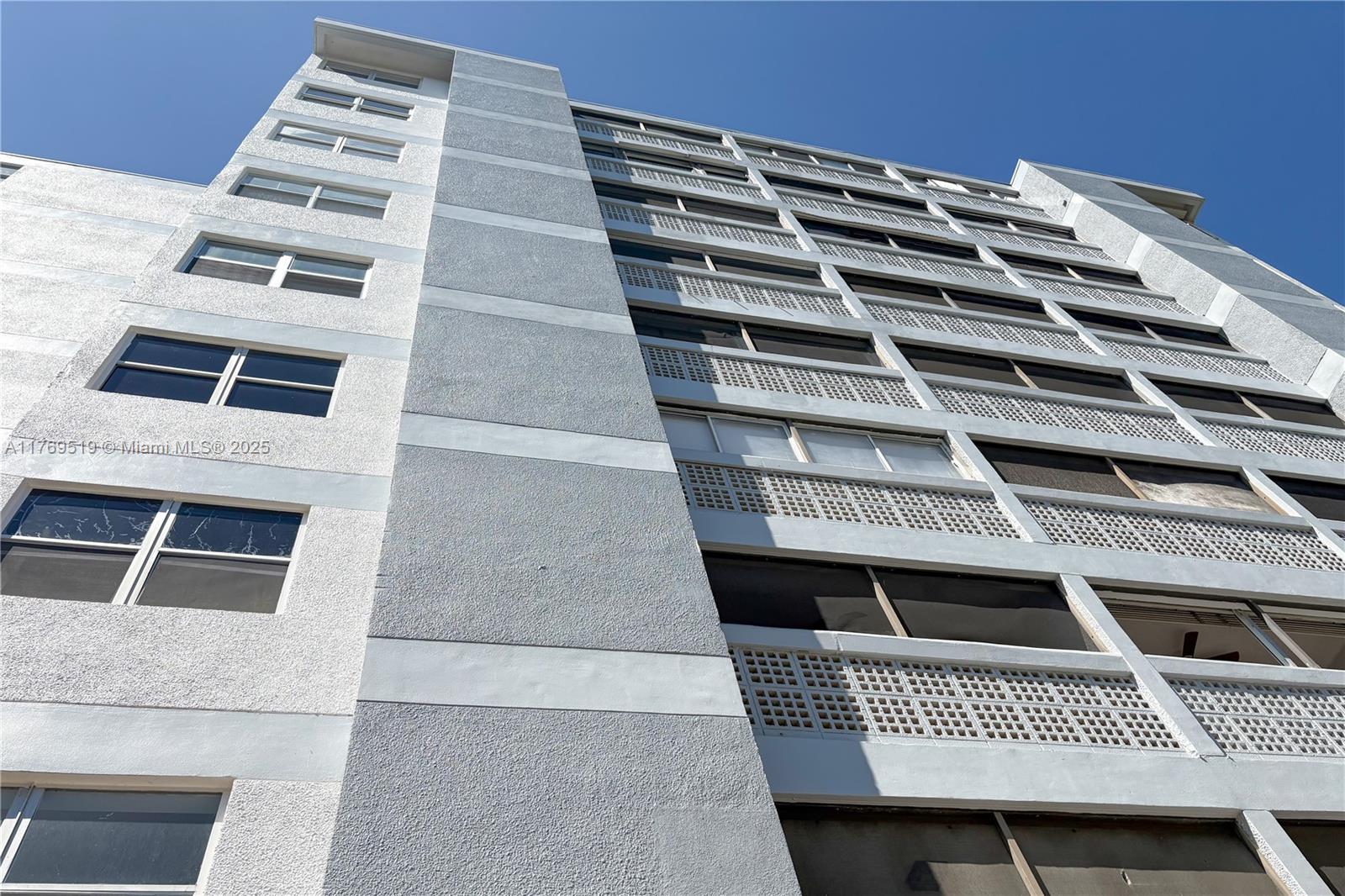 LAKES OF INVERRARY CONDO - Residential