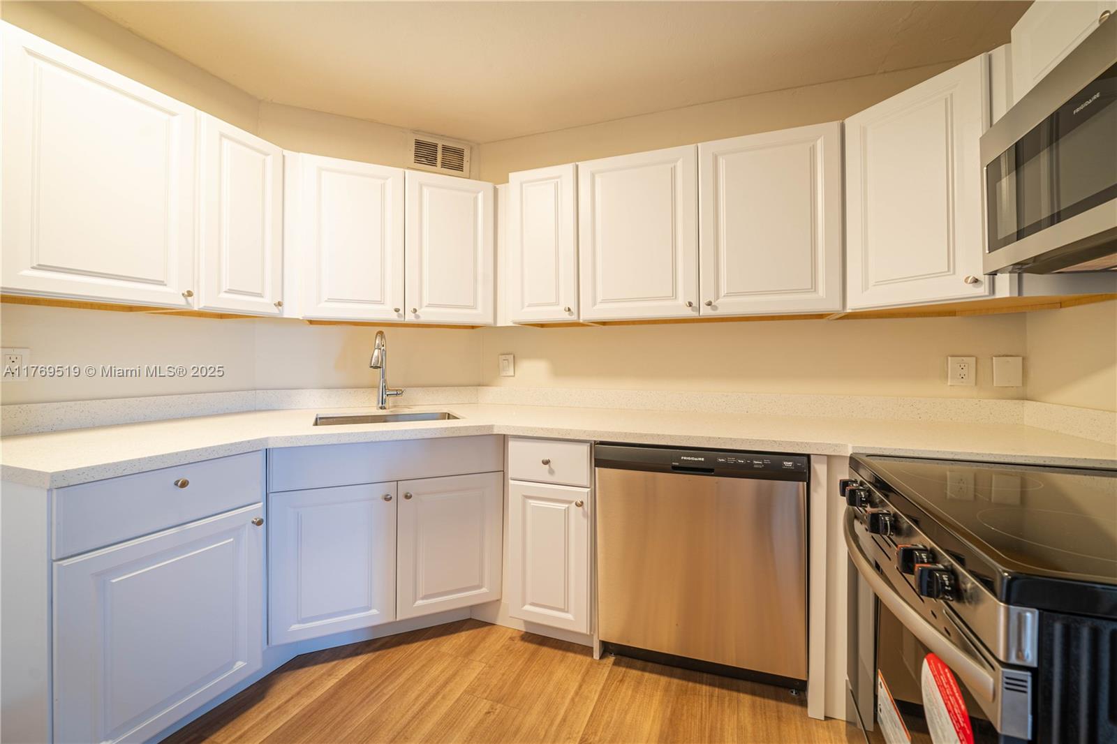 LAKES OF INVERRARY CONDO - Residential