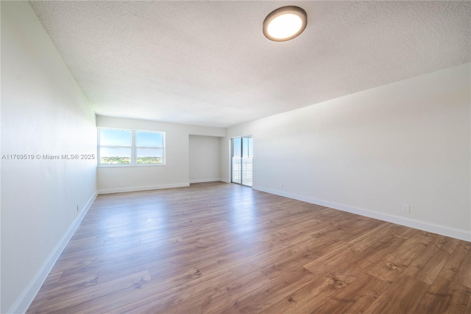 LAKES OF INVERRARY CONDO - Residential