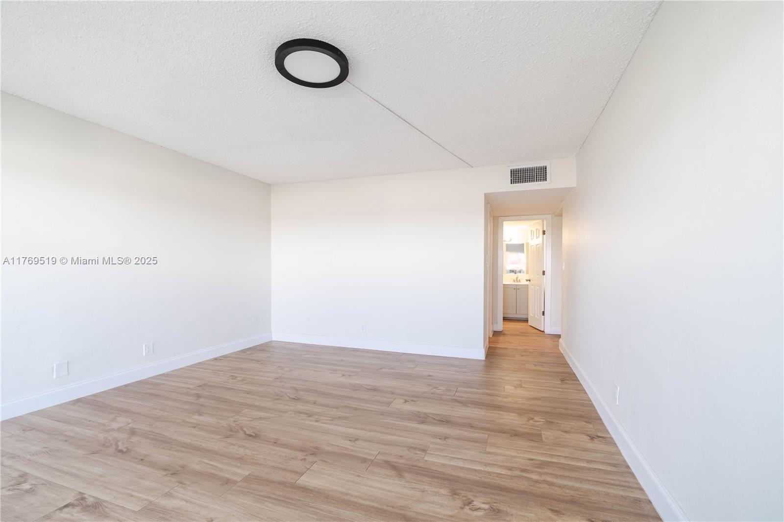 LAKES OF INVERRARY CONDO - Residential