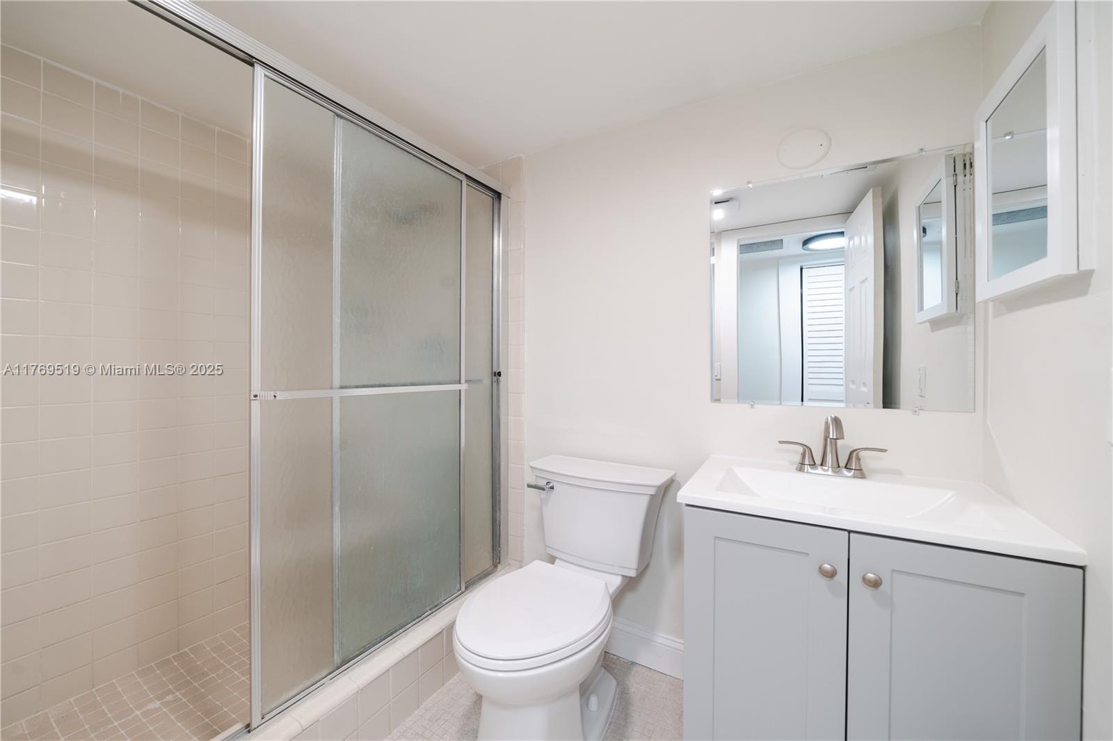 LAKES OF INVERRARY CONDO - Residential