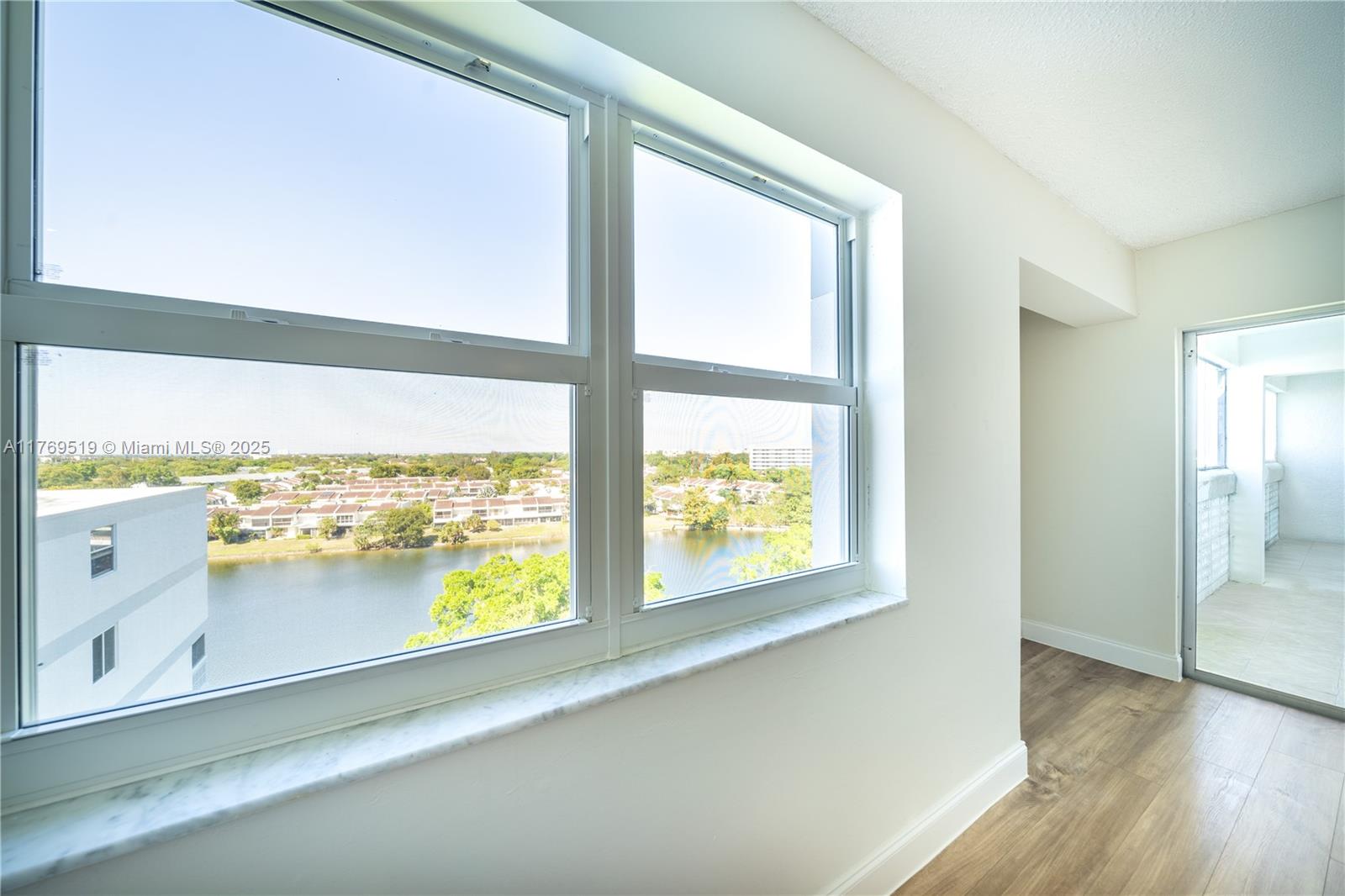 LAKES OF INVERRARY CONDO - Residential