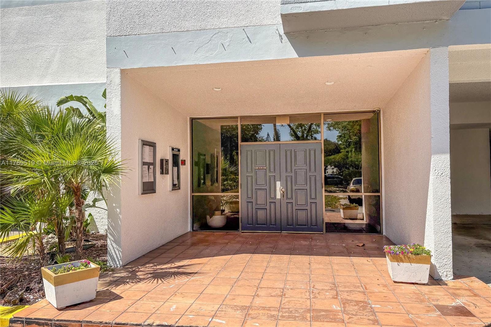 LAKES OF INVERRARY CONDO - Residential