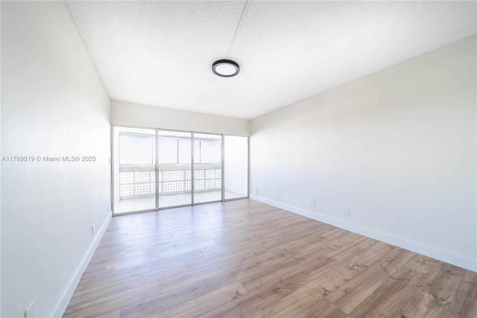 LAKES OF INVERRARY CONDO - Residential