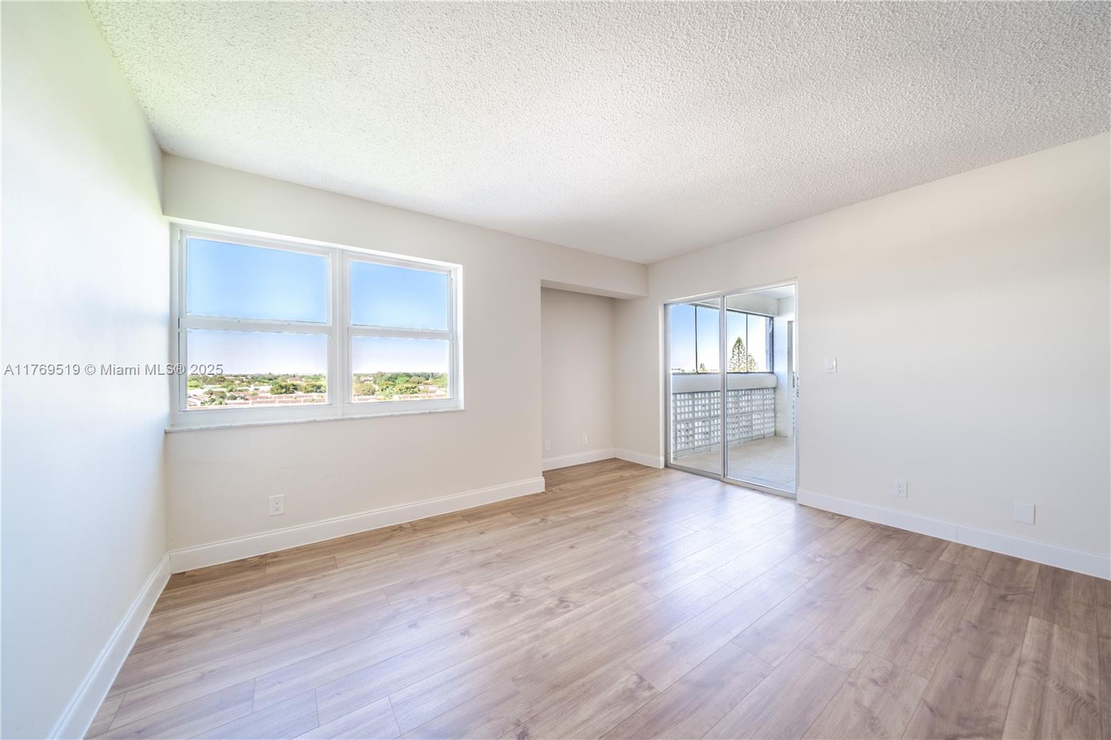 LAKES OF INVERRARY CONDO - Residential