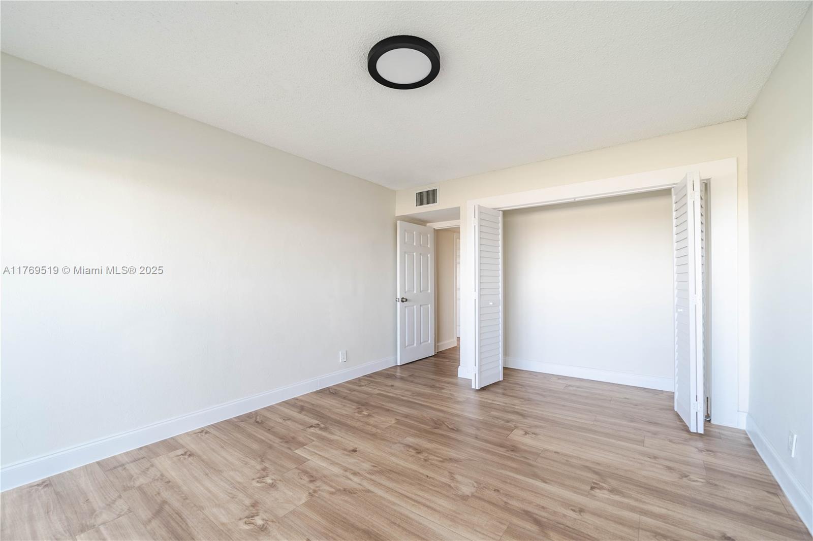 LAKES OF INVERRARY CONDO - Residential