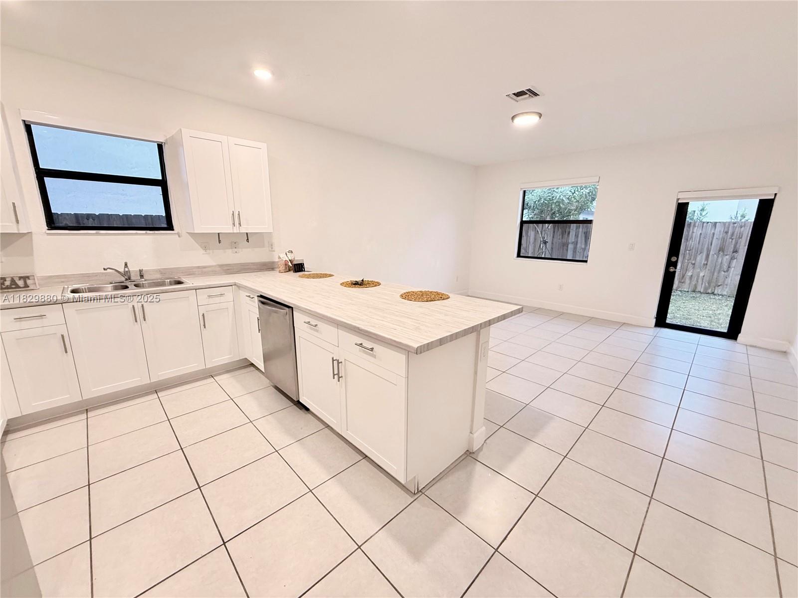 PINE ISLE PINE VISTA - Residential