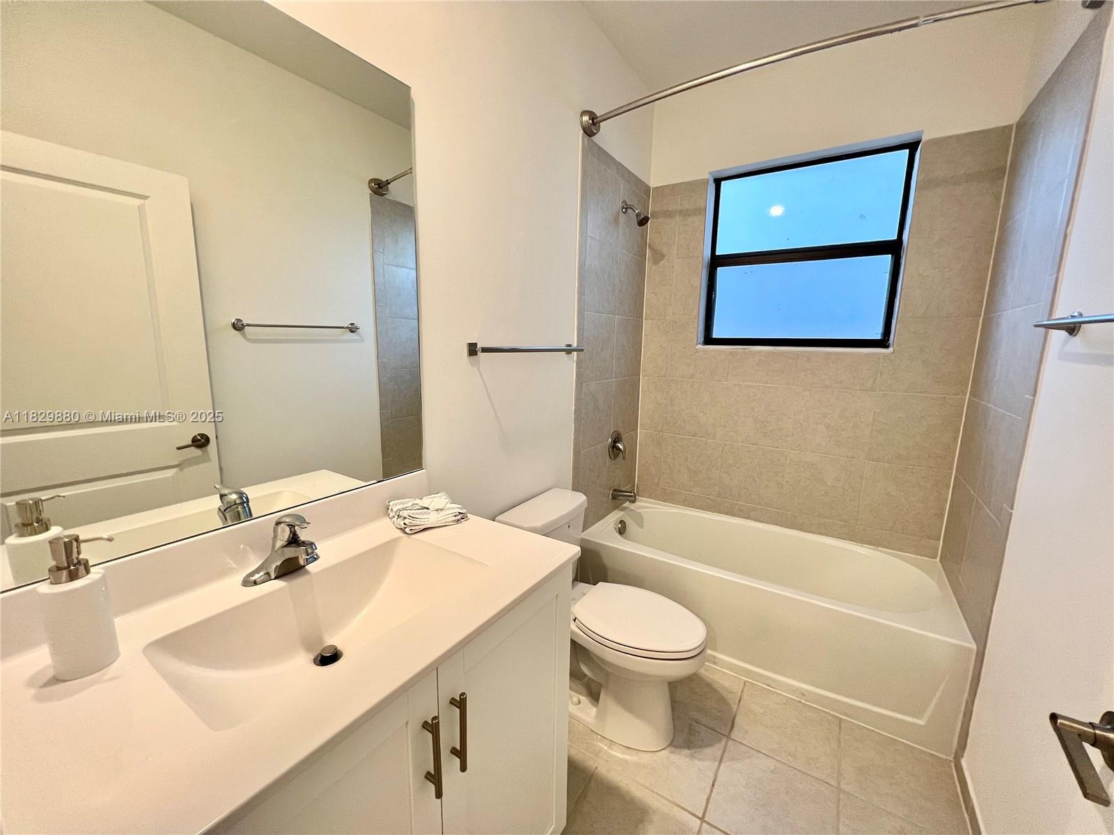 PINE ISLE PINE VISTA - Residential