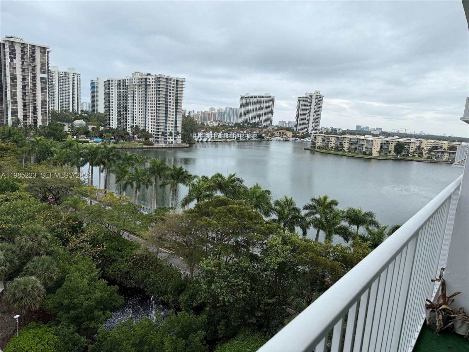 2801 NE 183rd St 912W